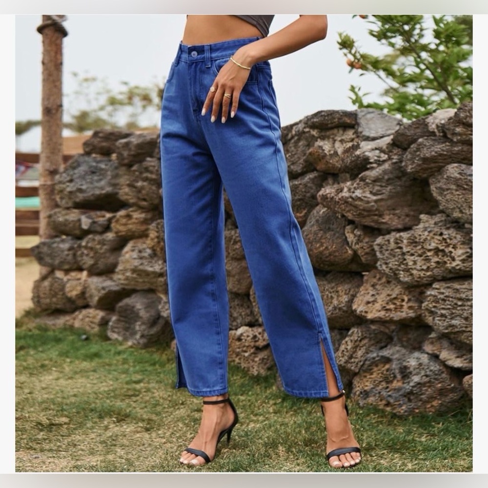 Amazon, NWOT, Women's,Straight Leg, Blue Jeans, with slit, size 6